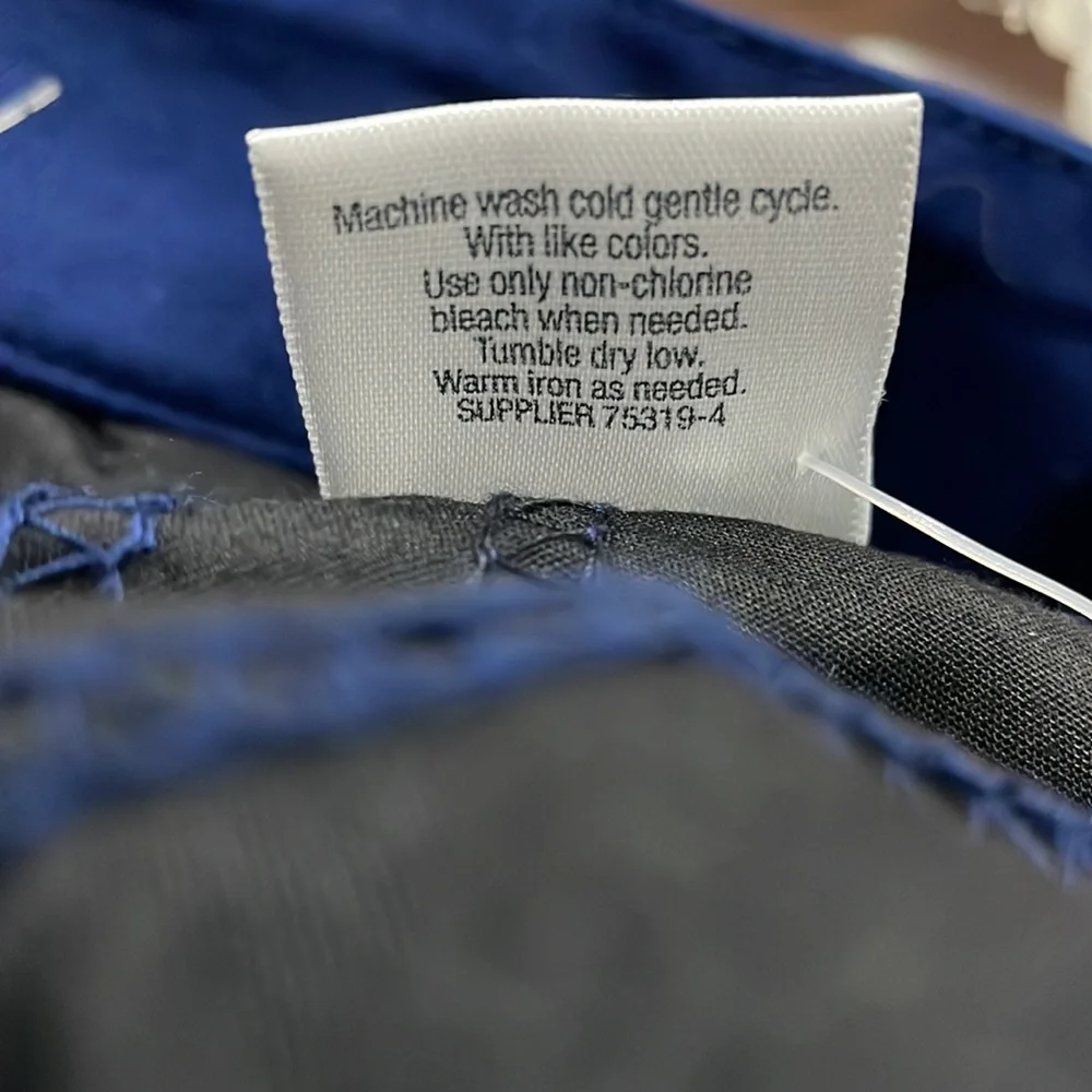 NWOT St John’s Bay Bermuda Shorts - Picture 4 of 4